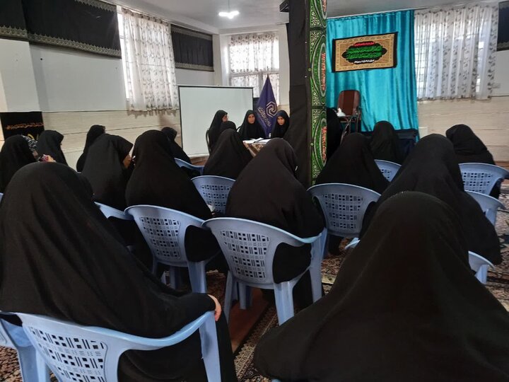 تصاویر/ میزگرد علمی‌فرهنگی «حدود ارتباط با نامحرم» در مدرسه علمیه ریحانه‌النبی(س) رفسنجان