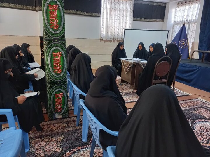 تصاویر/ میزگرد علمی‌فرهنگی «حدود ارتباط با نامحرم» در مدرسه علمیه ریحانه‌النبی(س) رفسنجان