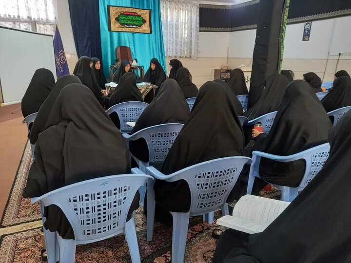 تصاویر/ میزگرد علمی‌فرهنگی «حدود ارتباط با نامحرم» در مدرسه علمیه ریحانه‌النبی(س) رفسنجان