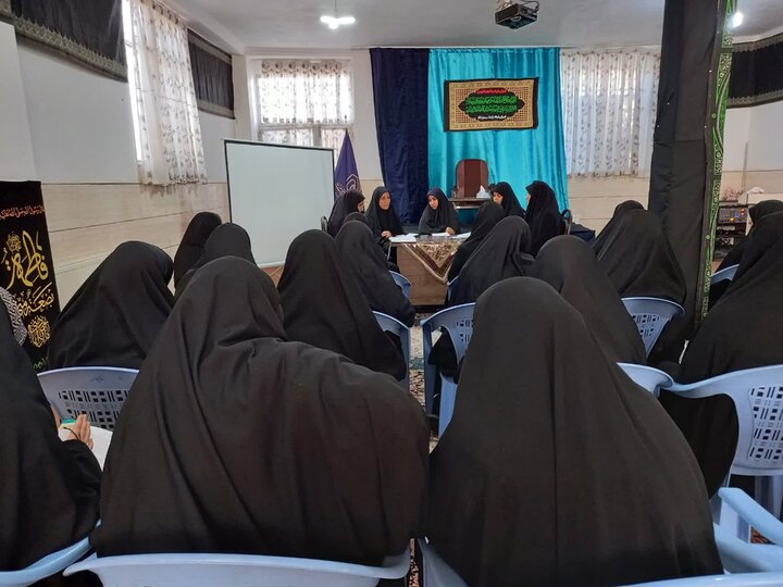 تصاویر/ میزگرد علمی‌فرهنگی «حدود ارتباط با نامحرم» در مدرسه علمیه ریحانه‌النبی(س) رفسنجان