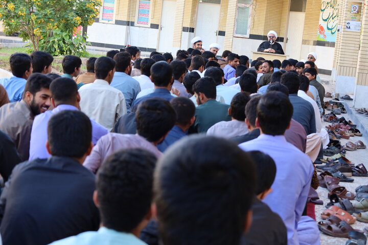 دیدار مدیر حوزه علمیه سیستان و بلوچستان با طلاب مدارس علمیه شهرستان دلگان