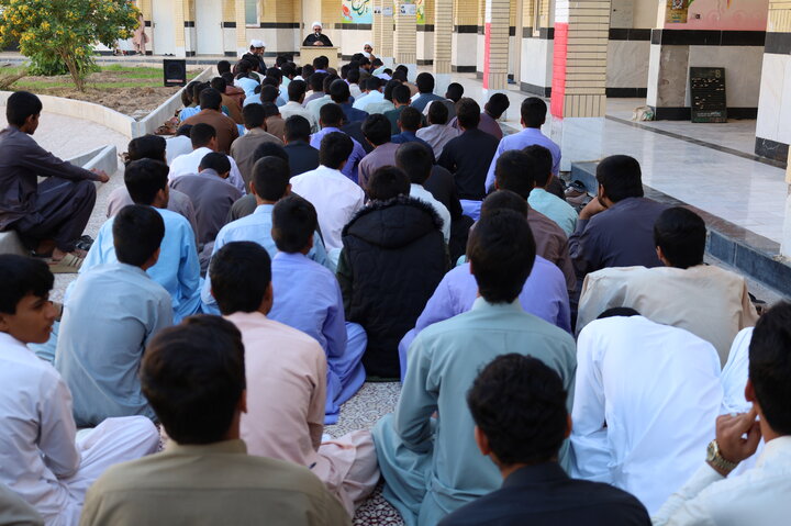 دیدار مدیر حوزه علمیه سیستان و بلوچستان با طلاب مدارس علمیه شهرستان دلگان