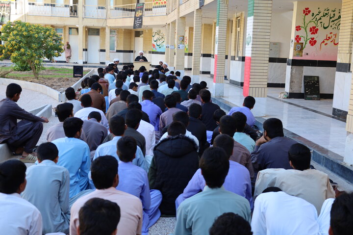 دیدار مدیر حوزه علمیه سیستان و بلوچستان با طلاب مدارس علمیه شهرستان دلگان