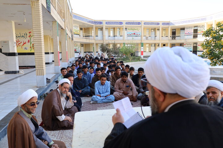 دیدار مدیر حوزه علمیه سیستان و بلوچستان با طلاب مدارس علمیه شهرستان دلگان