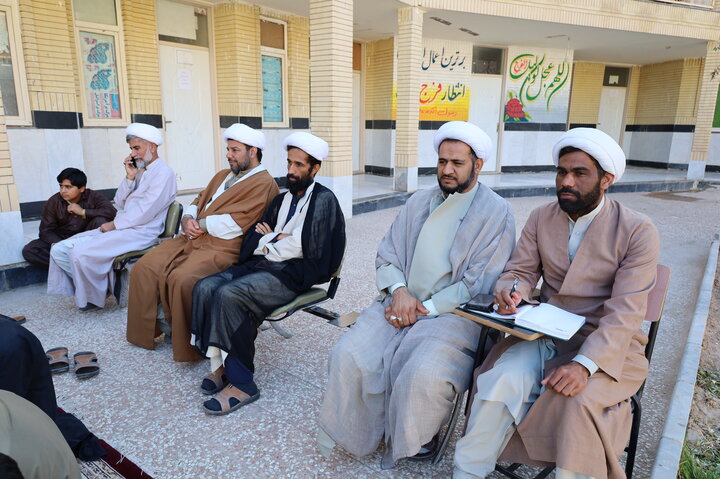 دیدار مدیر حوزه علمیه سیستان و بلوچستان با طلاب مدارس علمیه شهرستان دلگان