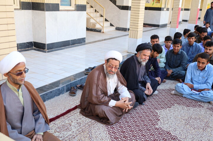 دیدار مدیر حوزه علمیه سیستان و بلوچستان با طلاب مدارس علمیه شهرستان دلگان