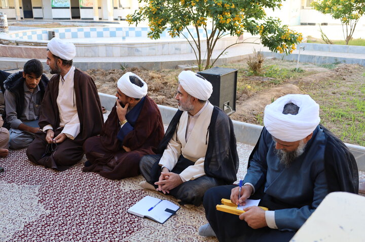 دیدار مدیر حوزه علمیه سیستان و بلوچستان با طلاب مدارس علمیه شهرستان دلگان