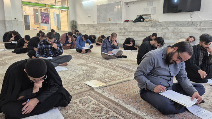 تصاویر/ مرحله استانی المپیاد طلاب مدرسه علمیه باب العلم اسلامی کاشان