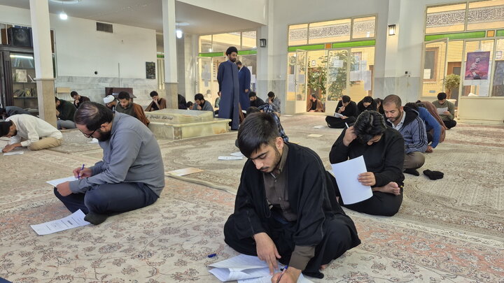 تصاویر/ مرحله استانی المپیاد طلاب مدرسه علمیه باب العلم اسلامی کاشان