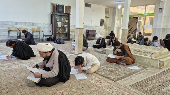 تصاویر/ مرحله استانی المپیاد طلاب مدرسه علمیه باب العلم اسلامی کاشان