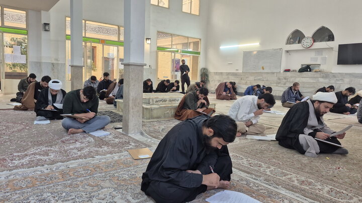 تصاویر/ مرحله استانی المپیاد طلاب مدرسه علمیه باب العلم اسلامی کاشان