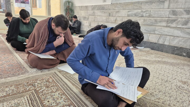 تصاویر/ مرحله استانی المپیاد طلاب مدرسه علمیه باب العلم اسلامی کاشان