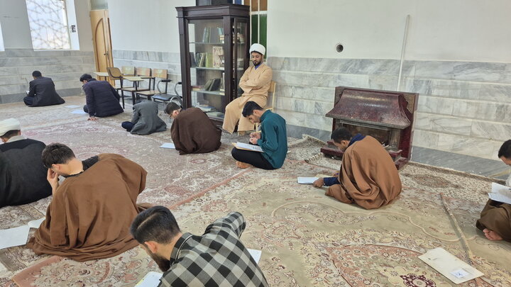 تصاویر/ مرحله استانی المپیاد طلاب مدرسه علمیه باب العلم اسلامی کاشان