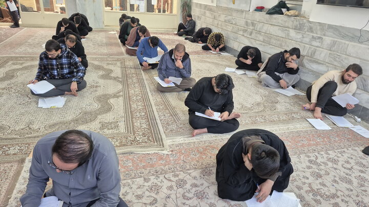 تصاویر/ مرحله استانی المپیاد طلاب مدرسه علمیه باب العلم اسلامی کاشان