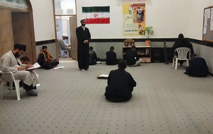 تصاویر/ مرحله استانی المپیاد طلاب مدارس علمیه آران و بیدگل