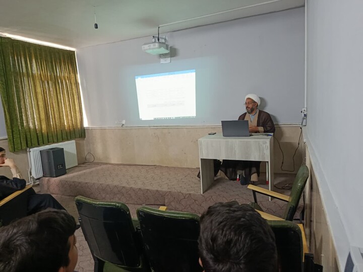 تصاویر/بازدید مدیر حوزه علمیه همدان از مدرسه علمیه امیرالمؤمنین(ع) قروه‌درگزین