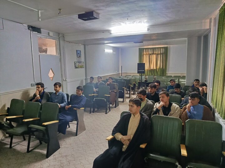 تصاویر/بازدید مدیر حوزه علمیه همدان از مدرسه علمیه امیرالمؤمنین(ع) قروه‌درگزین