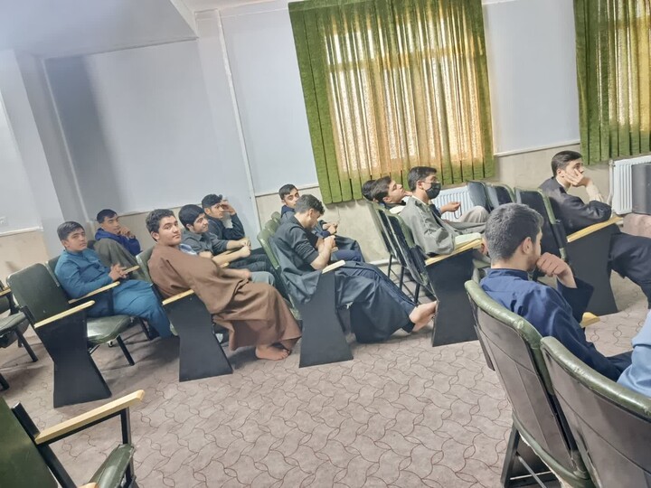 تصاویر/بازدید مدیر حوزه علمیه همدان از مدرسه علمیه امیرالمؤمنین(ع) قروه‌درگزین