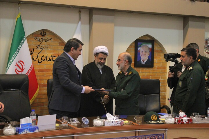 تصاویر/جلسه شورای سیاست‌گذاری کنگره ملی ۷۰۰۰ شهید استان کرمان