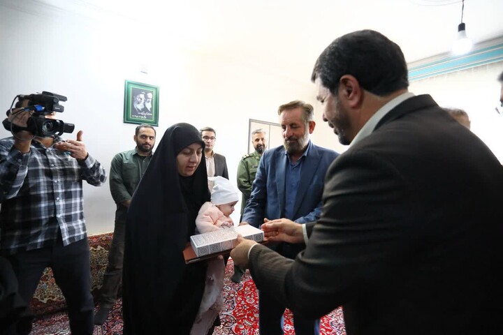 تصاویر / برگزاری رزمایش سرکشی به خانواده ۱۲۵۰ شهید بسیجی استان همدان