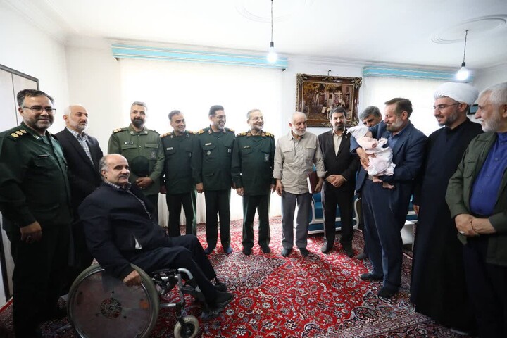 تصاویر / برگزاری رزمایش سرکشی به خانواده ۱۲۵۰ شهید بسیجی استان همدان