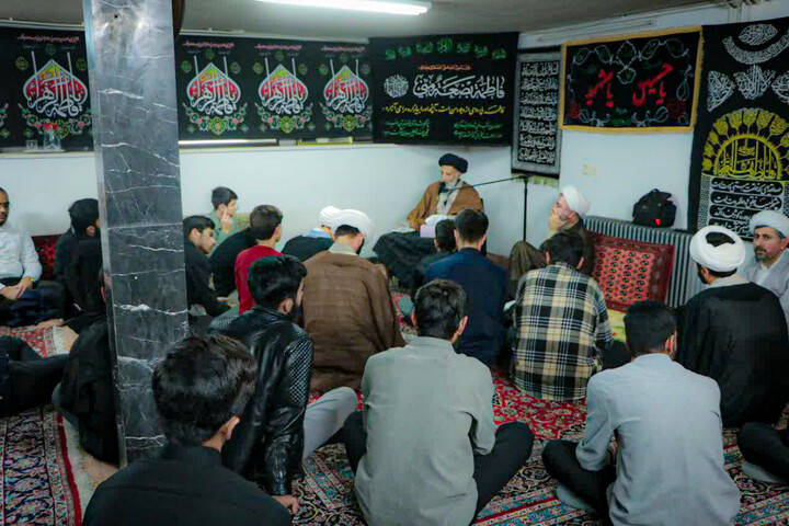 مراسم عزاداری حضرت زهرا(س) در منزل مدیر حوزه علمیه استان همدان