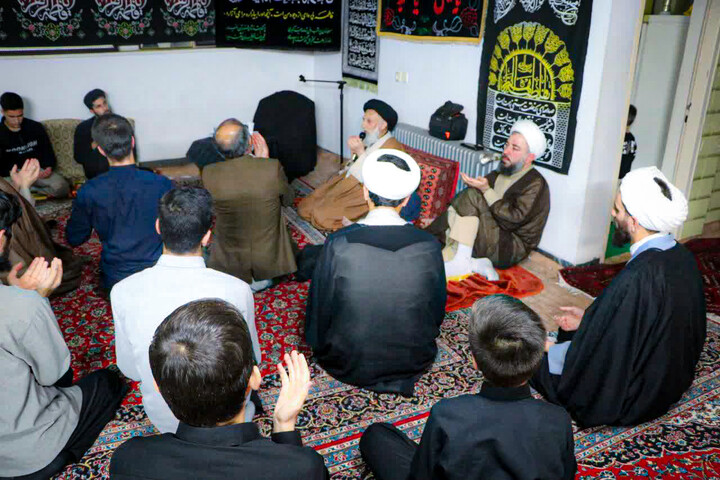 مراسم عزاداری حضرت زهرا(س) در منزل مدیر حوزه علمیه استان همدان