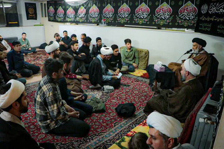 مراسم عزاداری حضرت زهرا(س) در منزل مدیر حوزه علمیه استان همدان