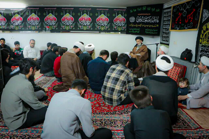 مراسم عزاداری حضرت زهرا(س) در منزل مدیر حوزه علمیه استان همدان