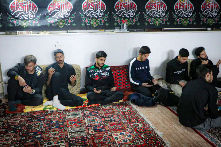 مراسم عزاداری حضرت زهرا(س) در منزل مدیر حوزه علمیه استان همدان