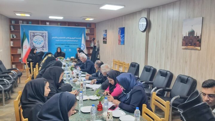 تصاویر / نشست  سرپرست اداره کل کتابخانه های عمومی استان قزوین و دبیر هفته کتاب استان با اصحاب رسانه قزوین