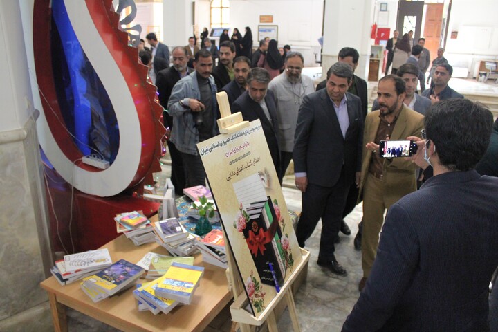 موج کتاب در کرمان؛ اهدای ۵۶ هزار جلد کتاب به کتابخانه ملی کرمان همراه با بازدید استاندار