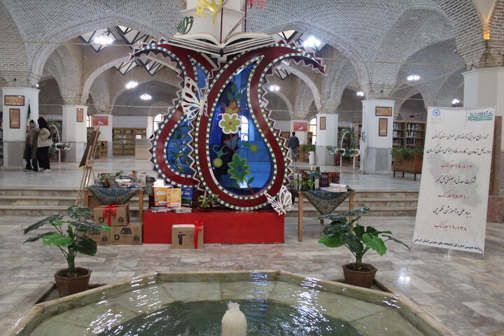 موج کتاب در کرمان؛ اهدای ۵۶ هزار جلد کتاب به کتابخانه ملی کرمان همراه با بازدید استاندار