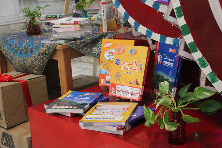 موج کتاب در کرمان؛ اهدای ۵۶ هزار جلد کتاب به کتابخانه ملی کرمان همراه با بازدید استاندار