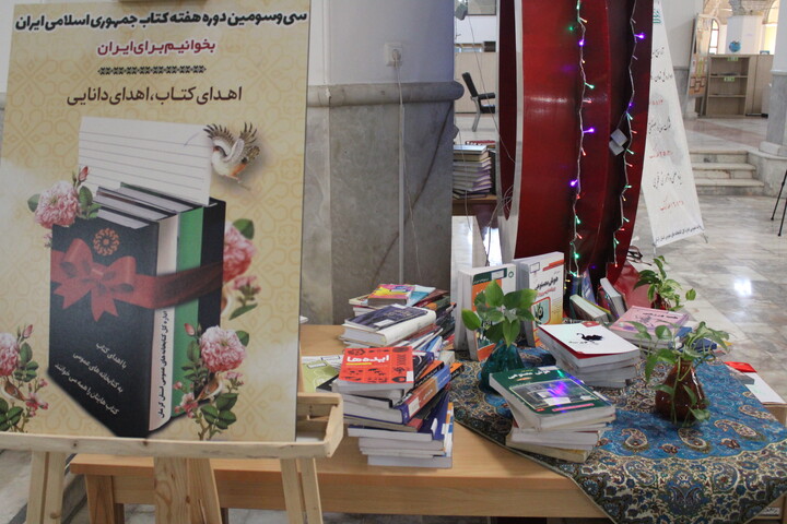 موج کتاب در کرمان؛ اهدای ۵۶ هزار جلد کتاب به کتابخانه ملی کرمان همراه با بازدید استاندار