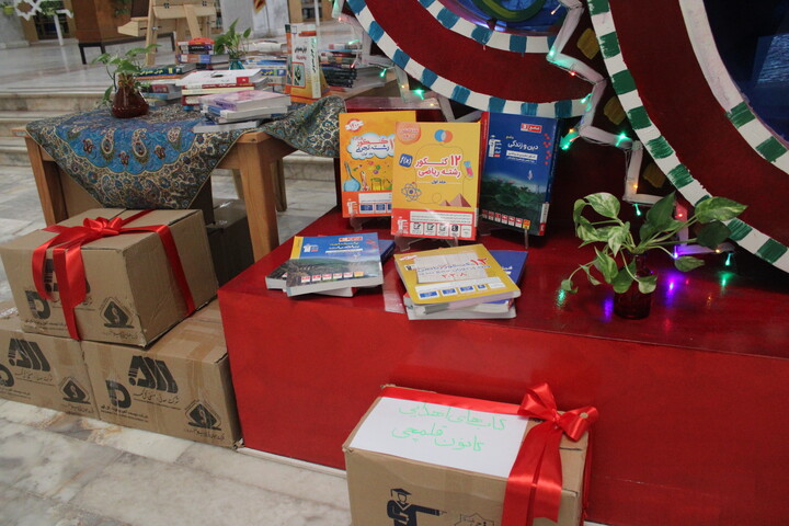 موج کتاب در کرمان؛ اهدای ۵۶ هزار جلد کتاب به کتابخانه ملی کرمان همراه با بازدید استاندار