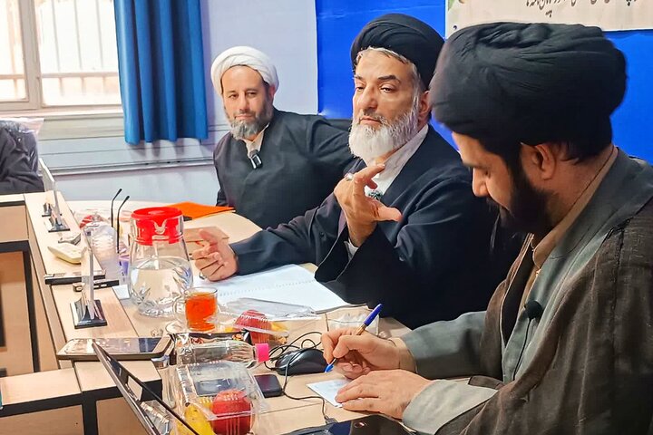 تصاویر/ اولین جلسه دفاعیه پایان نامه سطح۳ مرکز تربیت معلم مبلغ