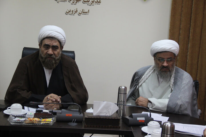 تصاویر / نشست هماهنگی برنامه های جشنواره فرهنگی و ورزشی طلاب حوزه علمیه استان با حضور مدیر حوزه علمیه قزوین