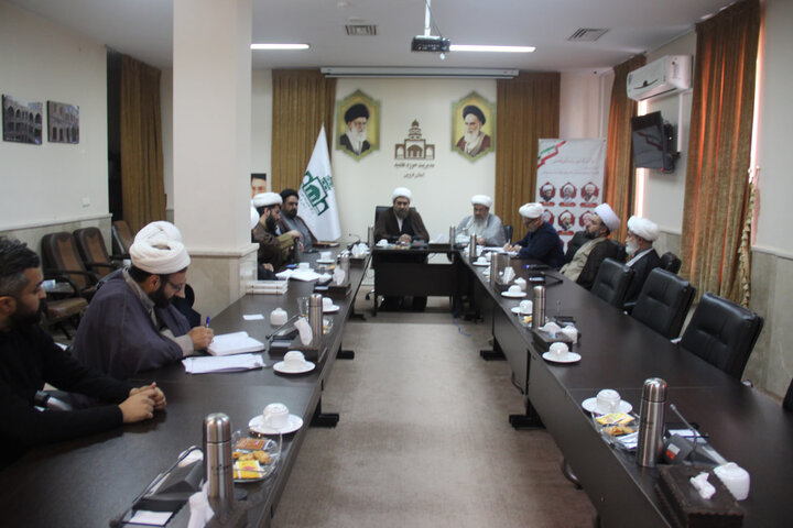 تصاویر / نشست هماهنگی برنامه های جشنواره فرهنگی و ورزشی طلاب حوزه علمیه استان با حضور مدیر حوزه علمیه قزوین