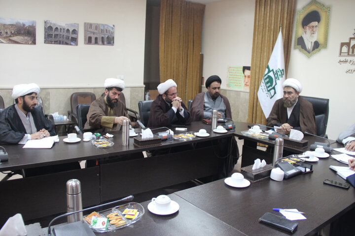 تصاویر / نشست هماهنگی برنامه های جشنواره فرهنگی و ورزشی طلاب حوزه علمیه استان با حضور مدیر حوزه علمیه قزوین