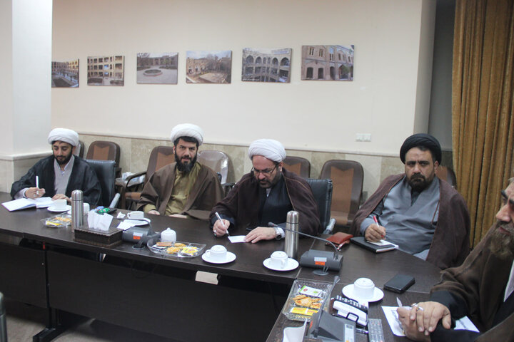 تصاویر / نشست هماهنگی برنامه های جشنواره فرهنگی و ورزشی طلاب حوزه علمیه استان با حضور مدیر حوزه علمیه قزوین