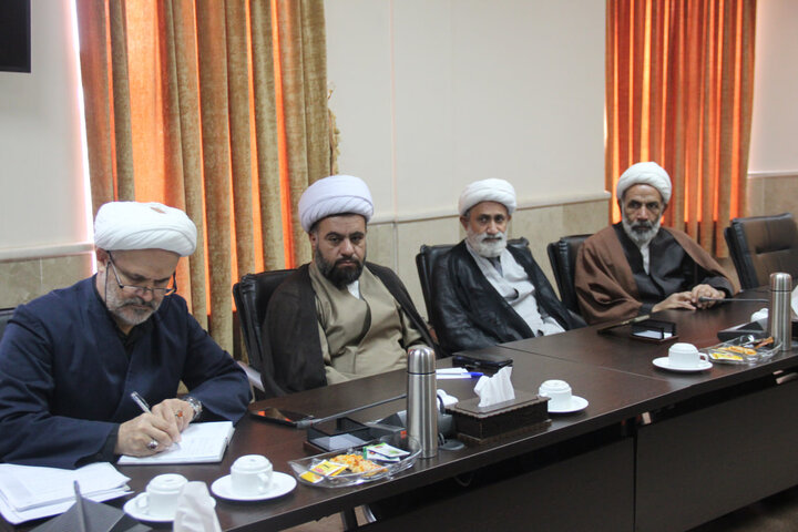 تصاویر / نشست هماهنگی برنامه های جشنواره فرهنگی و ورزشی طلاب حوزه علمیه استان با حضور مدیر حوزه علمیه قزوین