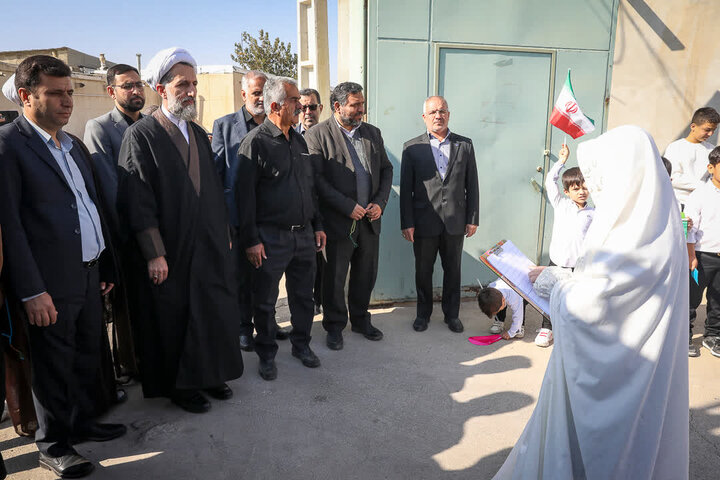 تصاویر / همایش ترویجی و تکریمی زکات در روستای کوندج با حضور نماینده ولی فقیه در استان قزوین ومدیر حوزه علمیه قزوین
