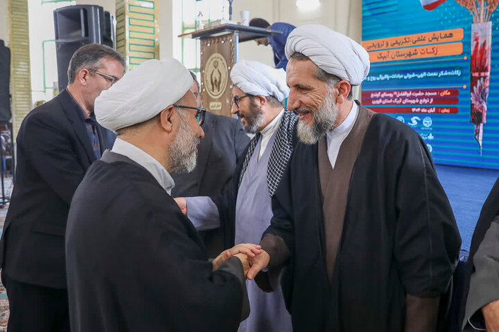 تصاویر / همایش ترویجی و تکریمی زکات در روستای کوندج با حضور نماینده ولی فقیه در استان قزوین ومدیر حوزه علمیه قزوین