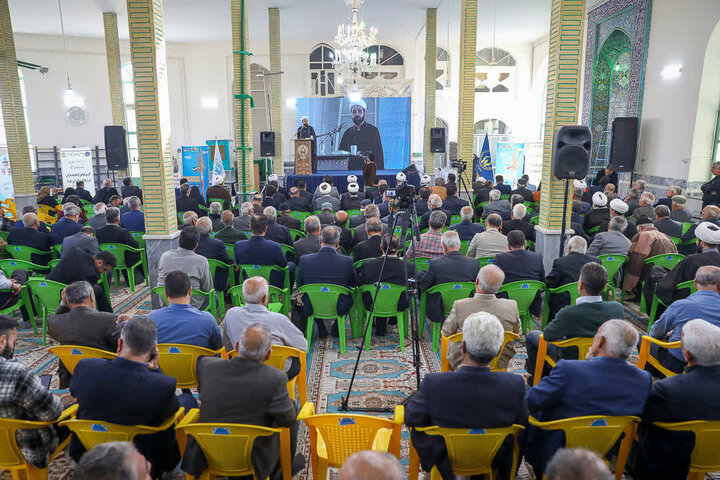 تصاویر / همایش ترویجی و تکریمی زکات در روستای کوندج با حضور نماینده ولی فقیه در استان قزوین ومدیر حوزه علمیه قزوین