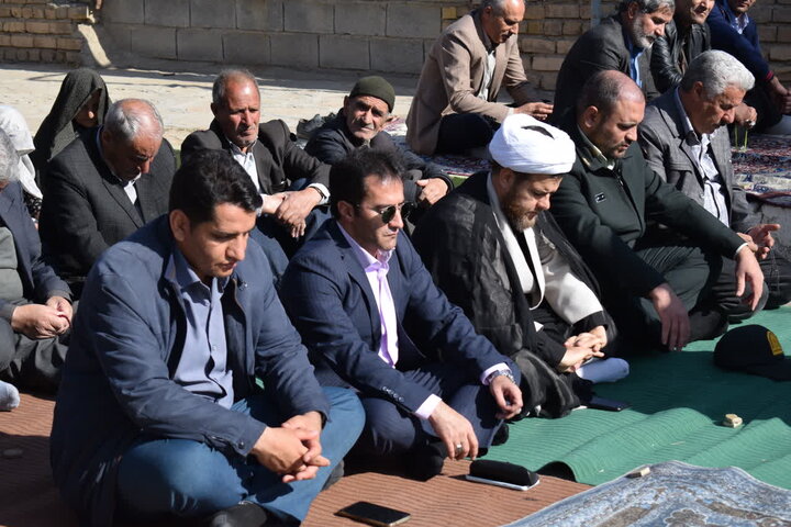 تصاویر/ اقامه نماز استغاثه طلب باران در شهر بابارشانی شهرستان بیجار