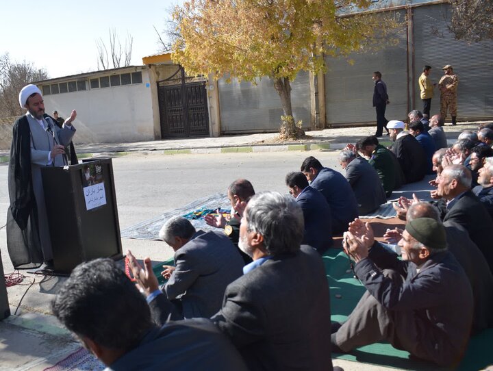 تصاویر/ اقامه نماز استغاثه طلب باران در شهر بابارشانی شهرستان بیجار