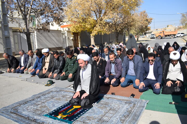 تصاویر/ اقامه نماز استغاثه طلب باران در شهر بابارشانی شهرستان بیجار