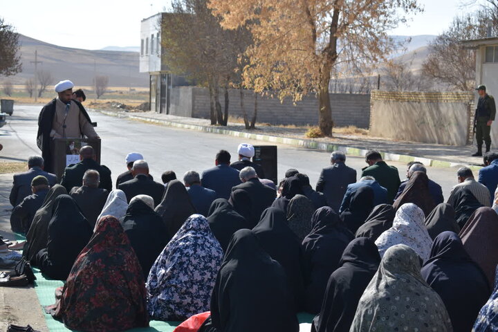 تصاویر/ اقامه نماز استغاثه طلب باران در شهر بابارشانی شهرستان بیجار