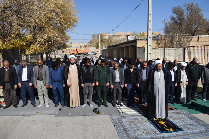 تصاویر/ اقامه نماز استغاثه طلب باران در شهر بابارشانی شهرستان بیجار